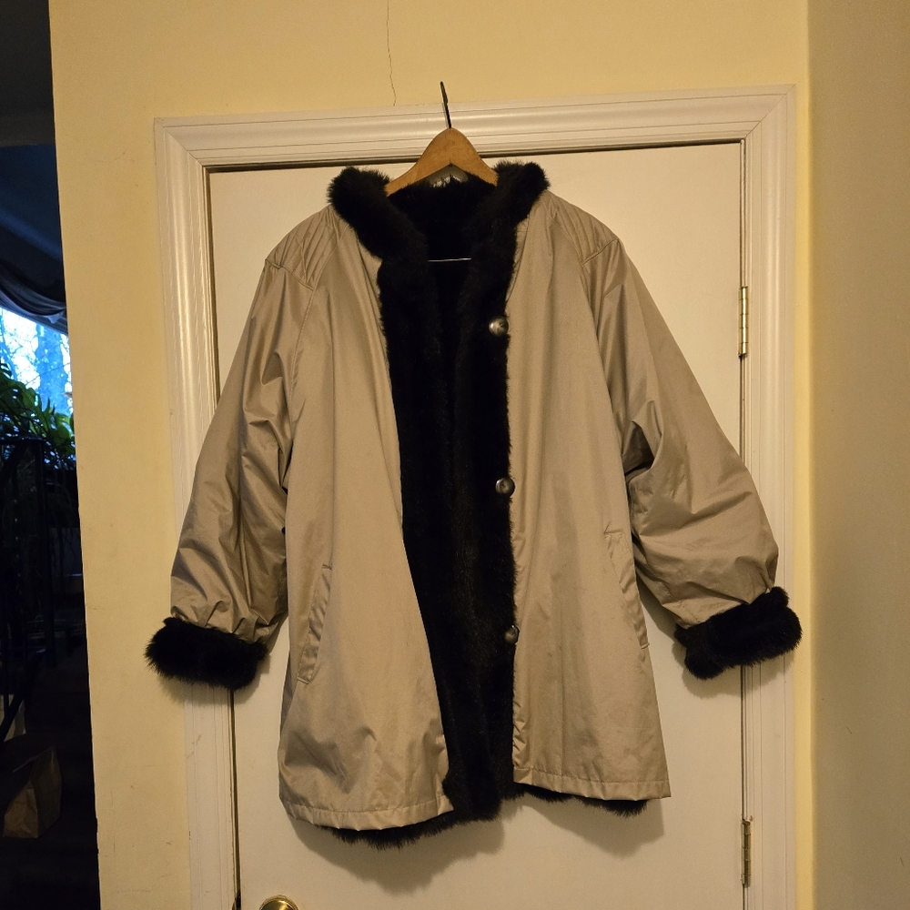 Ladys REVERSIBLE RAIN/FUR COAT